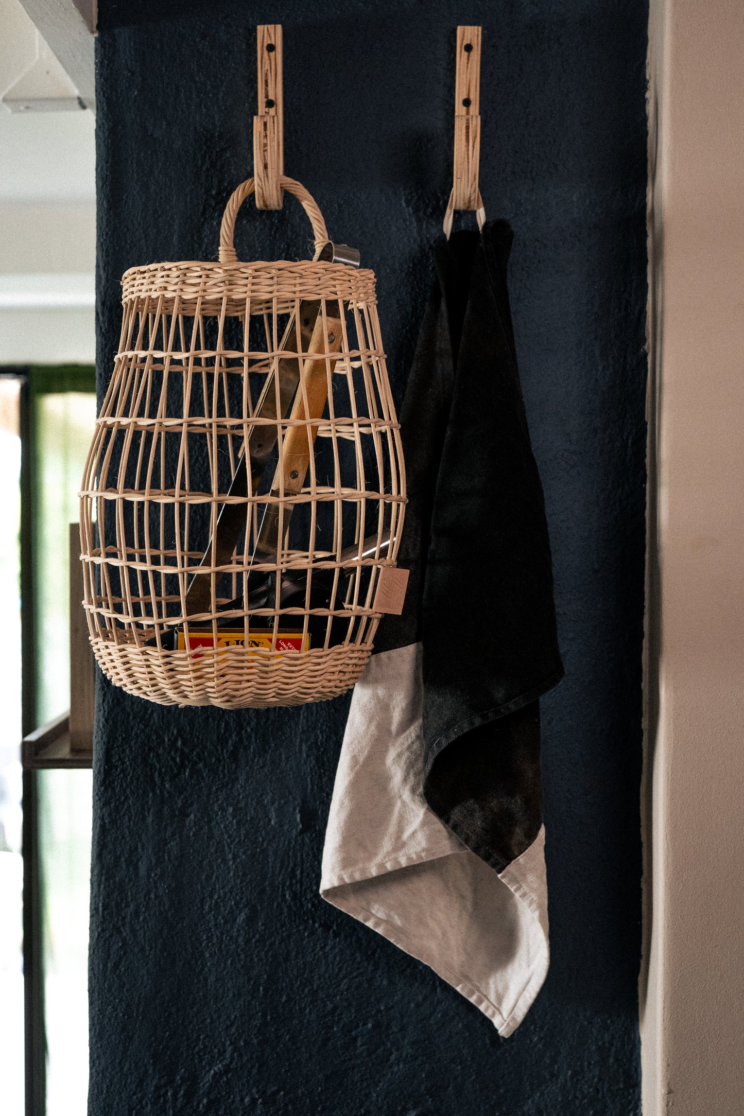 Baskiti Hanging Storage Basket, Axel design